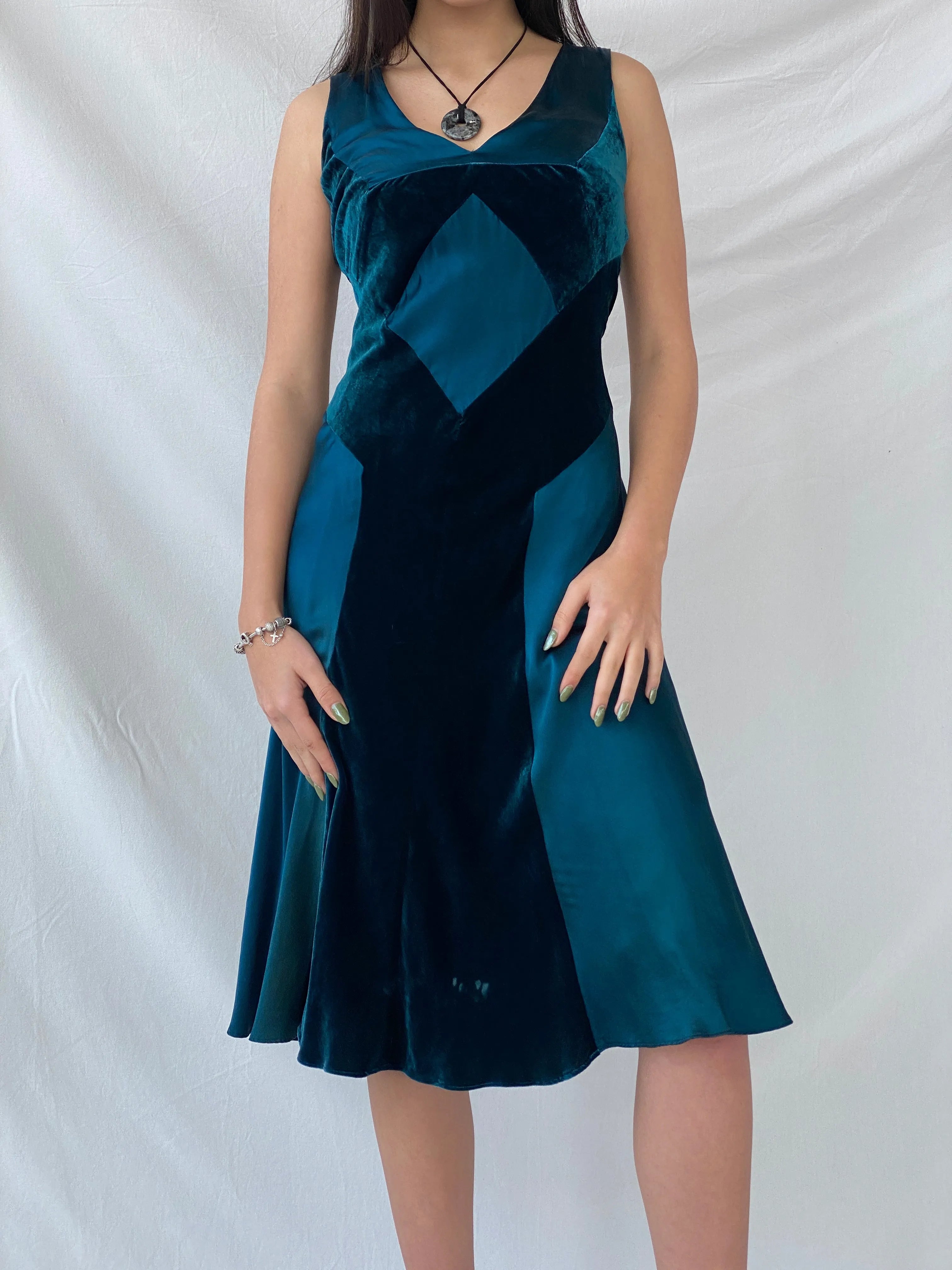 Vintage Phase Eight Green Silk Velvet Blend Midi Sleeveless Dress - M - Balagan Vintage Midi Dress 00s dress, dress, midi dress, NEW IN, Syntia, vintage dress, Wedding Guest