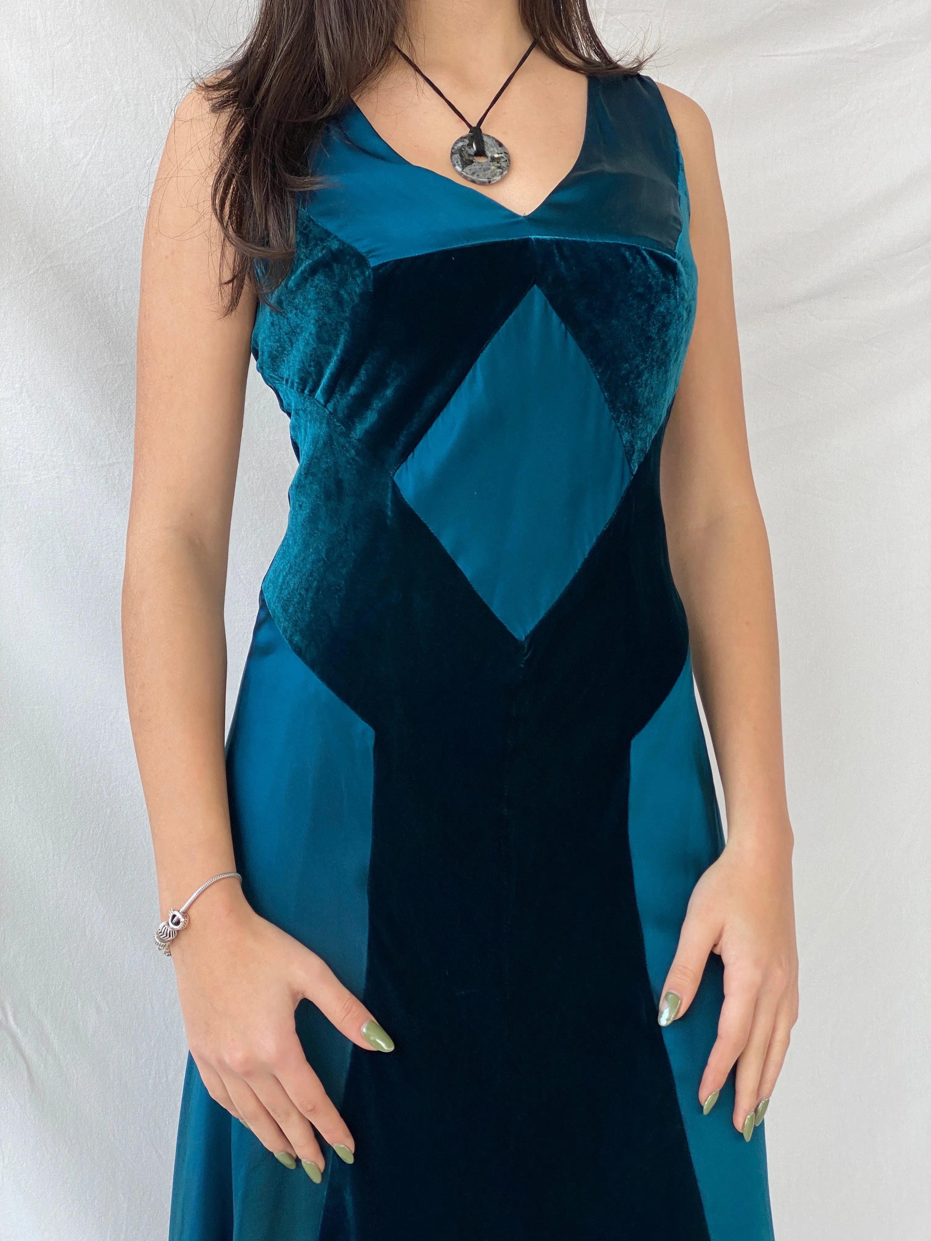 Vintage Phase Eight Green Silk Velvet Blend Midi Sleeveless Dress - M - Balagan Vintage Midi Dress 00s dress, dress, midi dress, Syntia, vintage dress, Wedding Guest