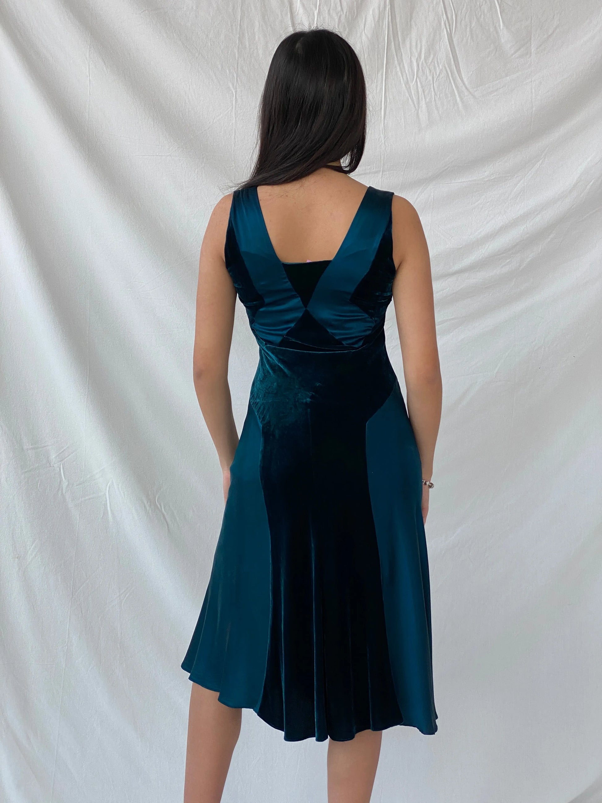 Vintage Phase Eight Green Silk Velvet Blend Midi Sleeveless Dress - M - Balagan Vintage Midi Dress 00s dress, dress, midi dress, Syntia, vintage dress, Wedding Guest