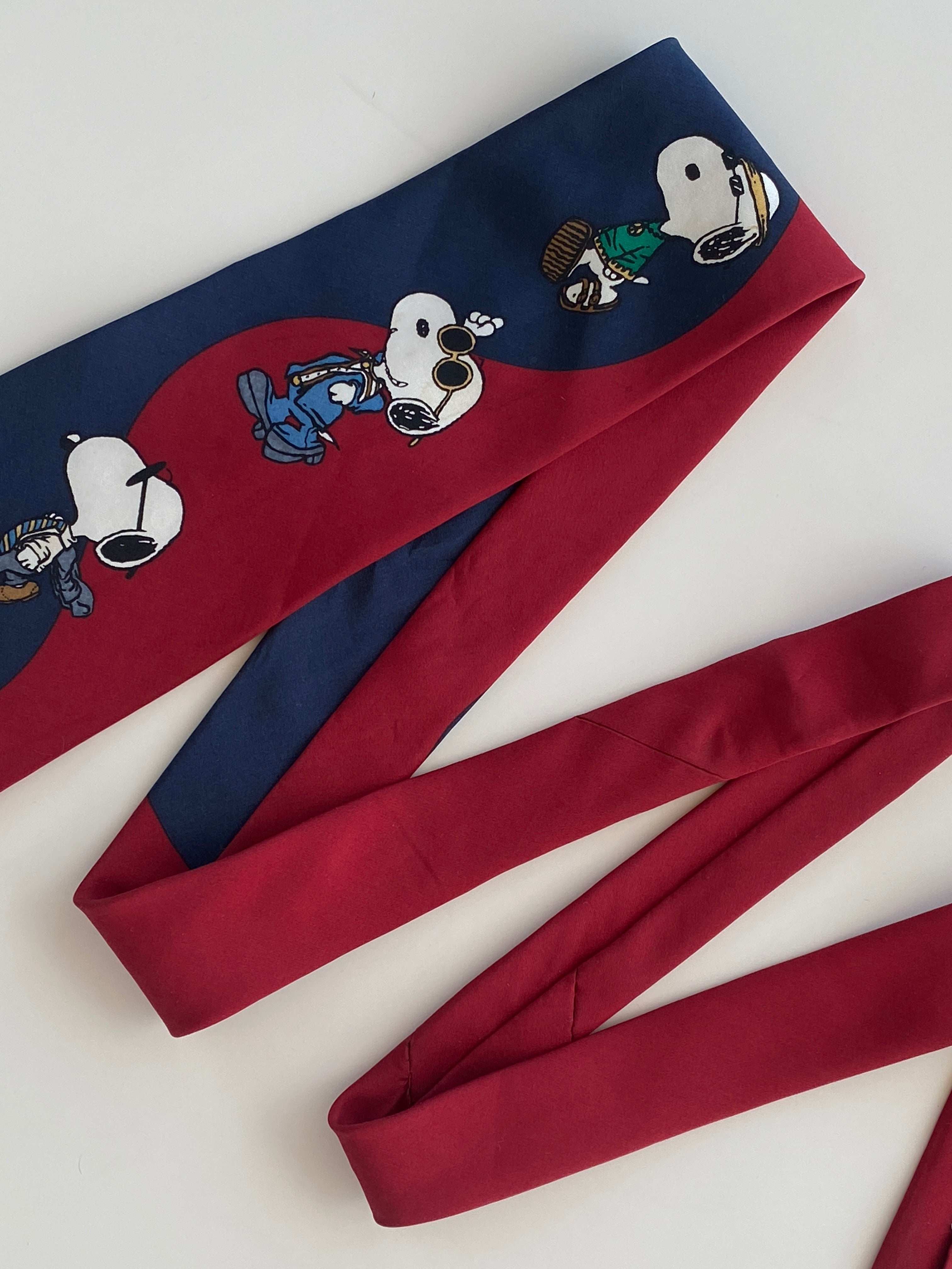 Vintage Snoopy & Friends Peanuts Collectible Graphic Tie - Balagan Vintage Ties 90s, print, printed tie, tie, ties, vintage, vintage tie