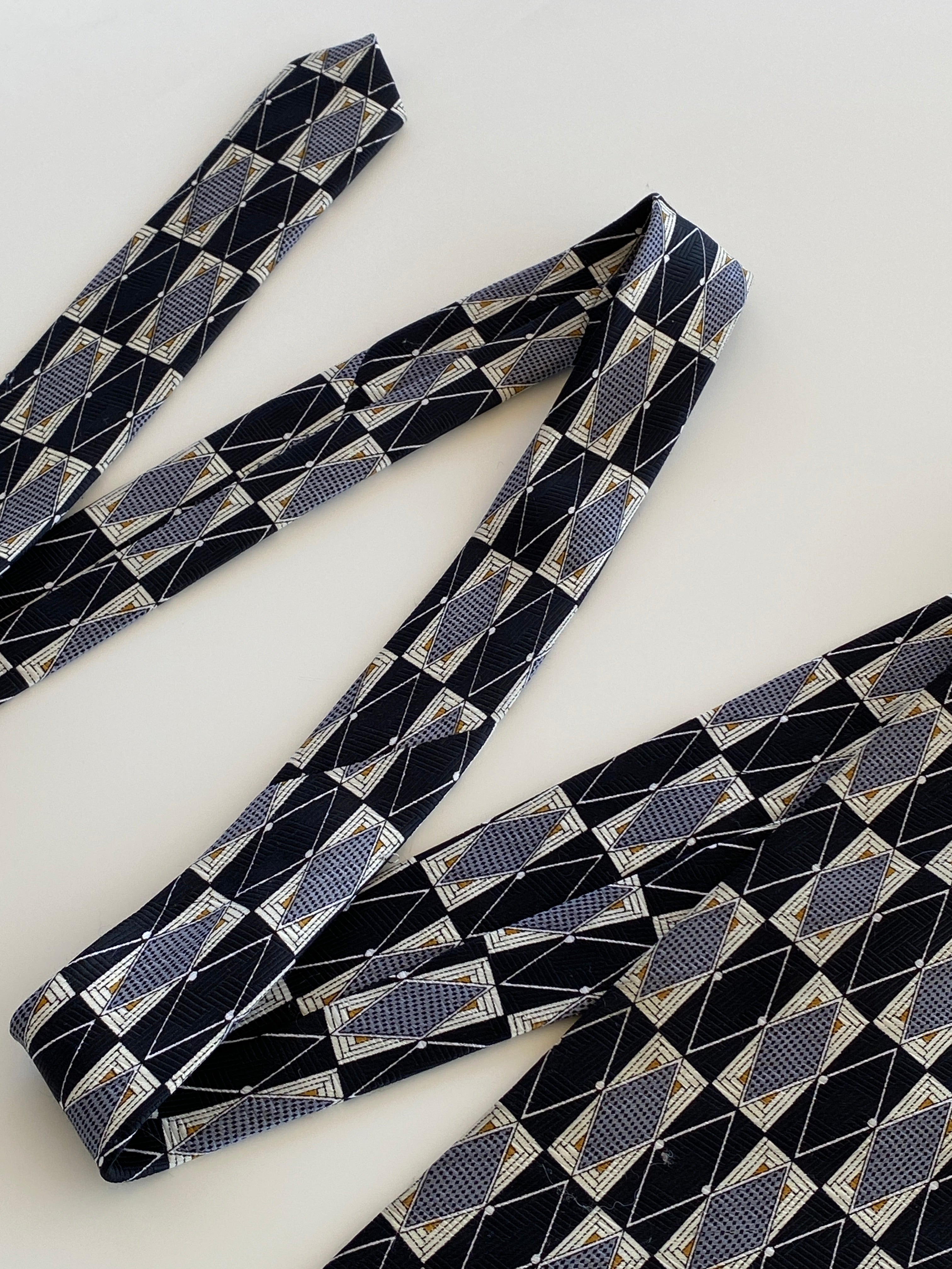 Vintage Tita Roni Abstract Geometric Print Men’s Neck Formal Tie - Balagan Vintage Ties geometric print, printed ties, tie, vintage, vintage ties