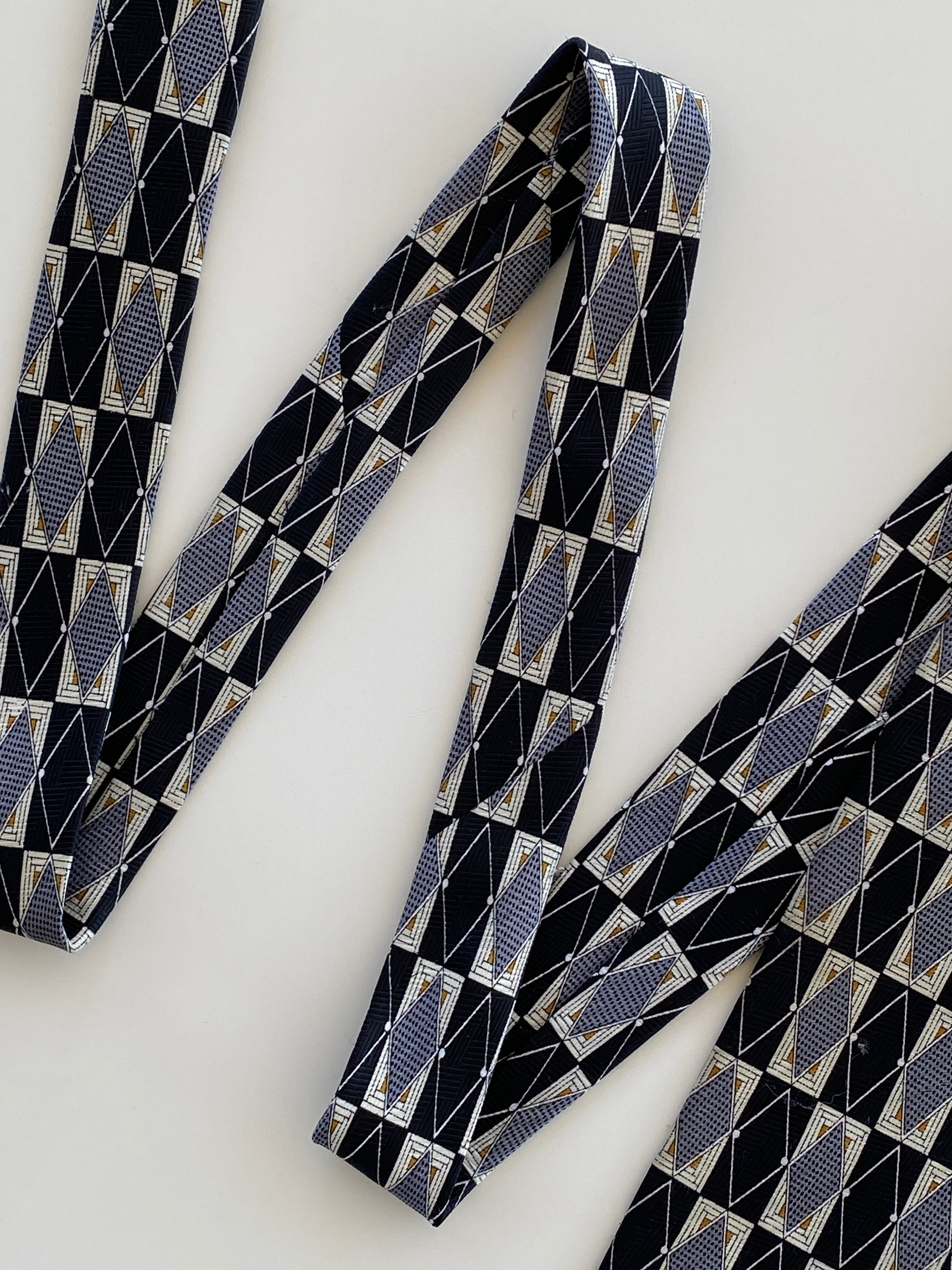Vintage Tita Roni Abstract Geometric Print Men’s Neck Formal Tie - Balagan Vintage Ties geometric print, printed ties, tie, vintage, vintage ties