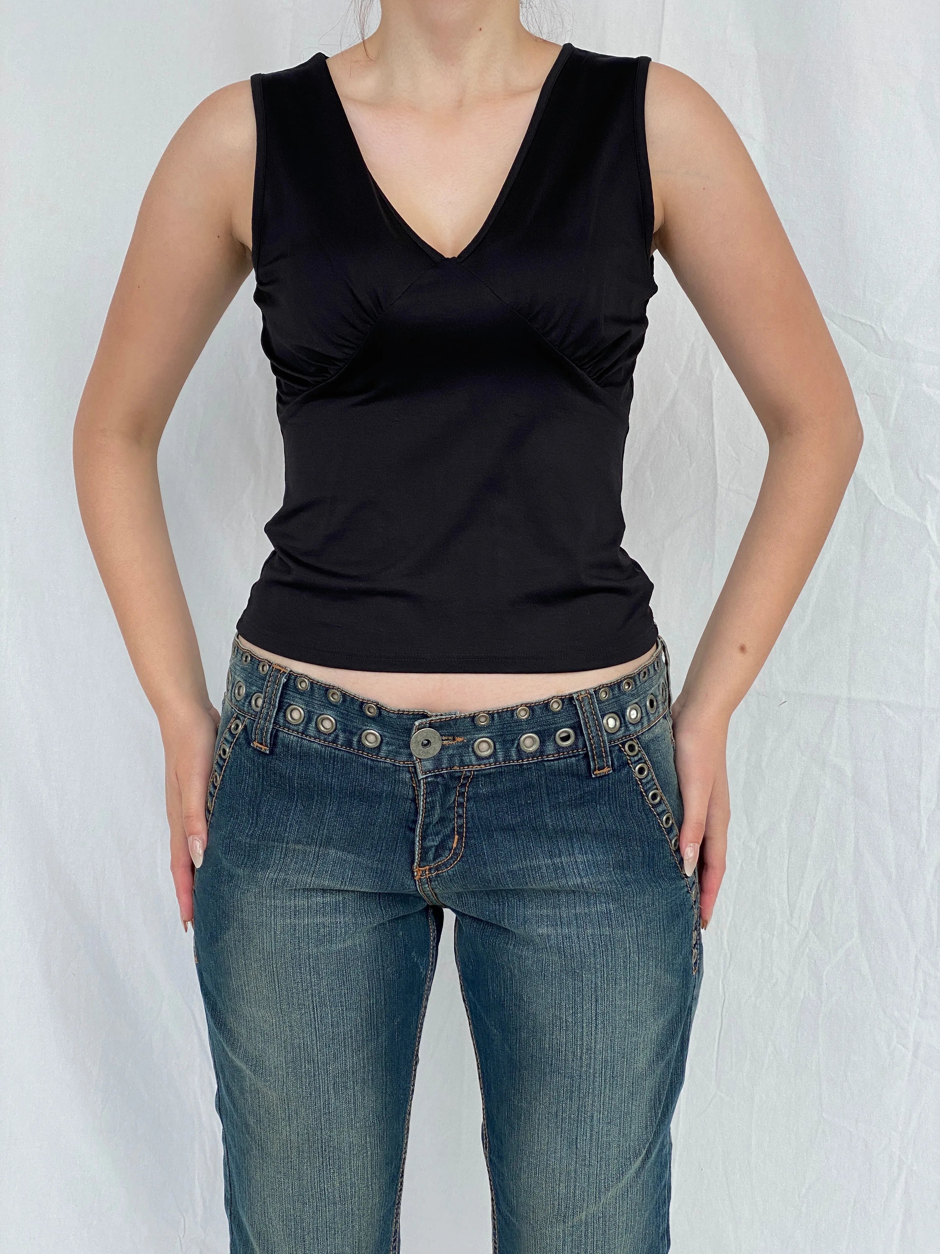 Vintage Women’s Black Sleeveless V-Neck Basic Top - M - Balagan Vintage Sleeveless Top 00s, 90s, Ayah, sleeveless top