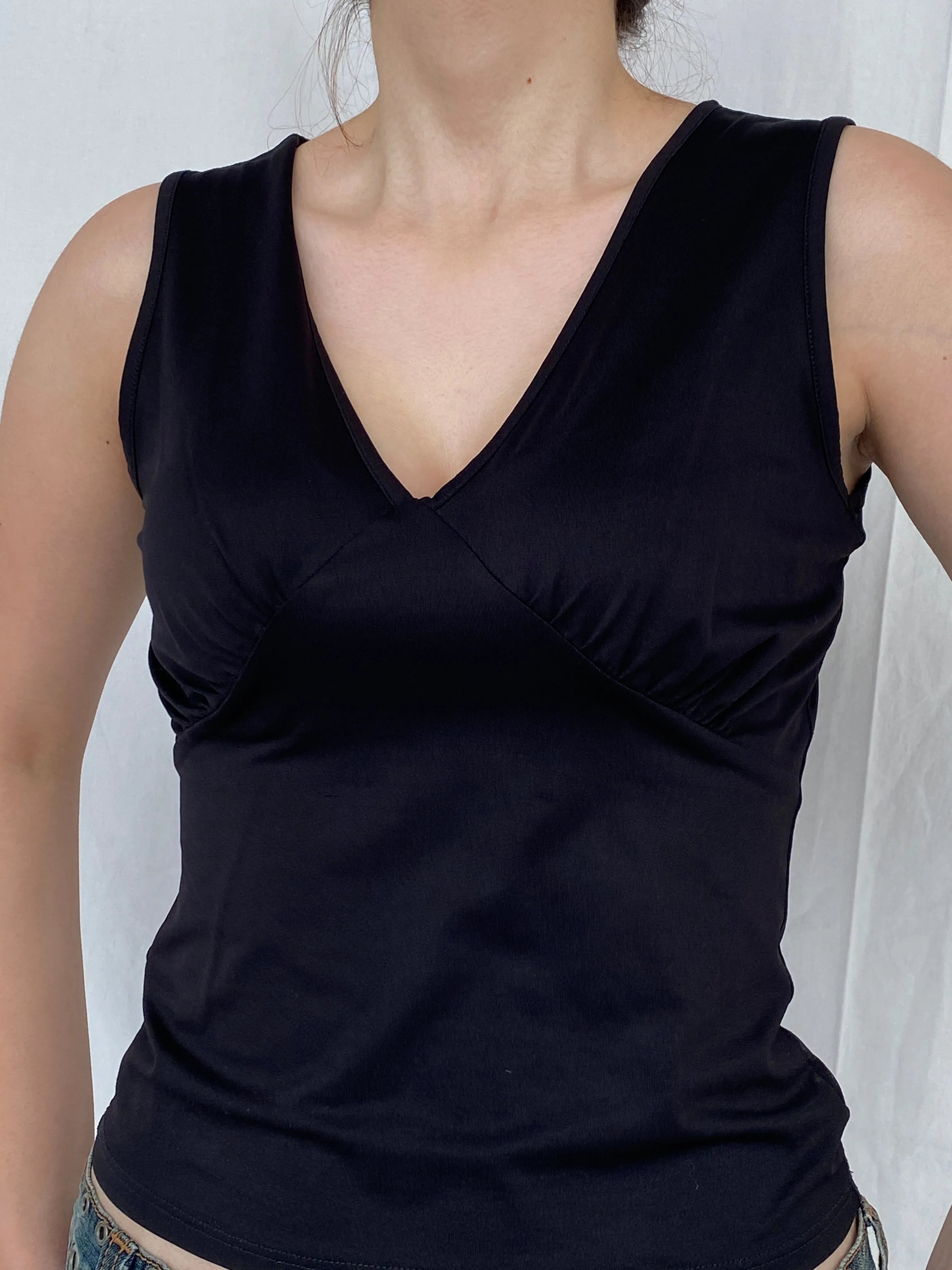 Vintage Women’s Black Sleeveless V-Neck Basic Top - M - Balagan Vintage Sleeveless Top 00s, 90s, Ayah, sleeveless top