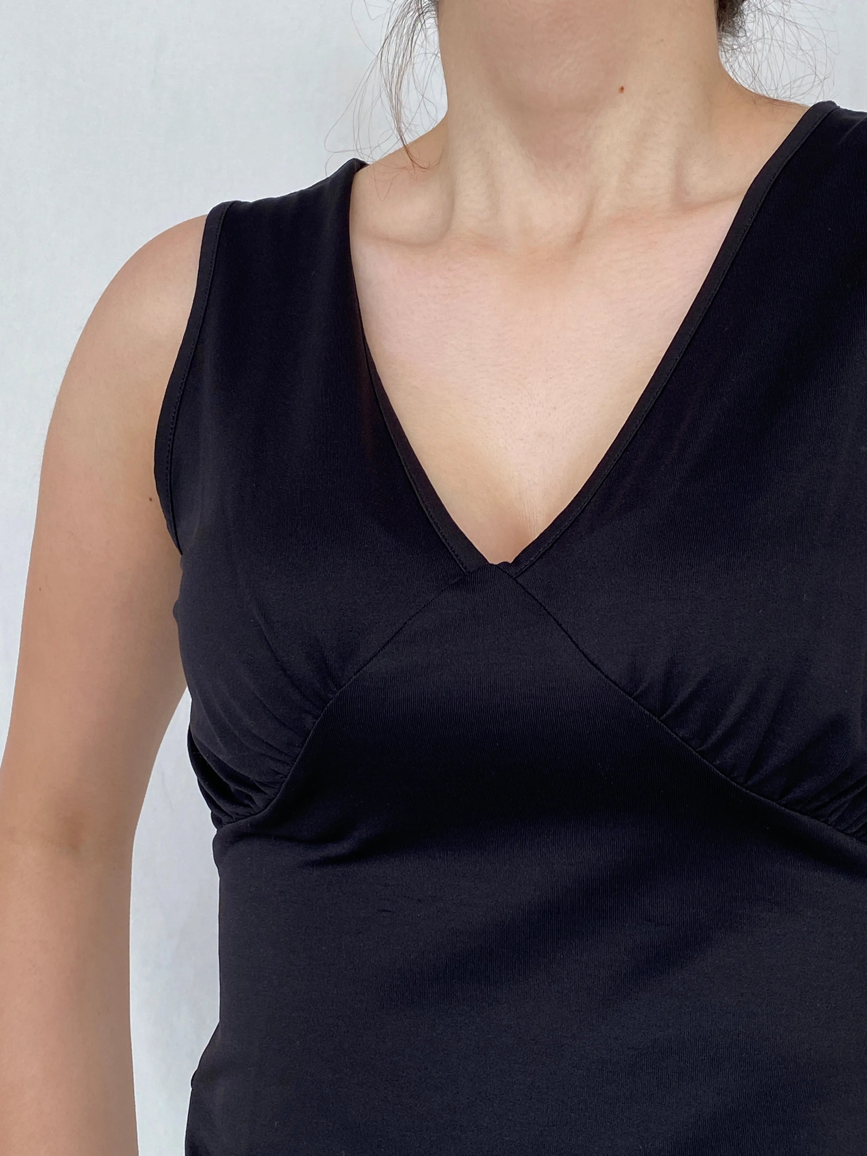 Vintage Women’s Black Sleeveless V-Neck Basic Top - M - Balagan Vintage Sleeveless Top 00s, 90s, Ayah, sleeveless top