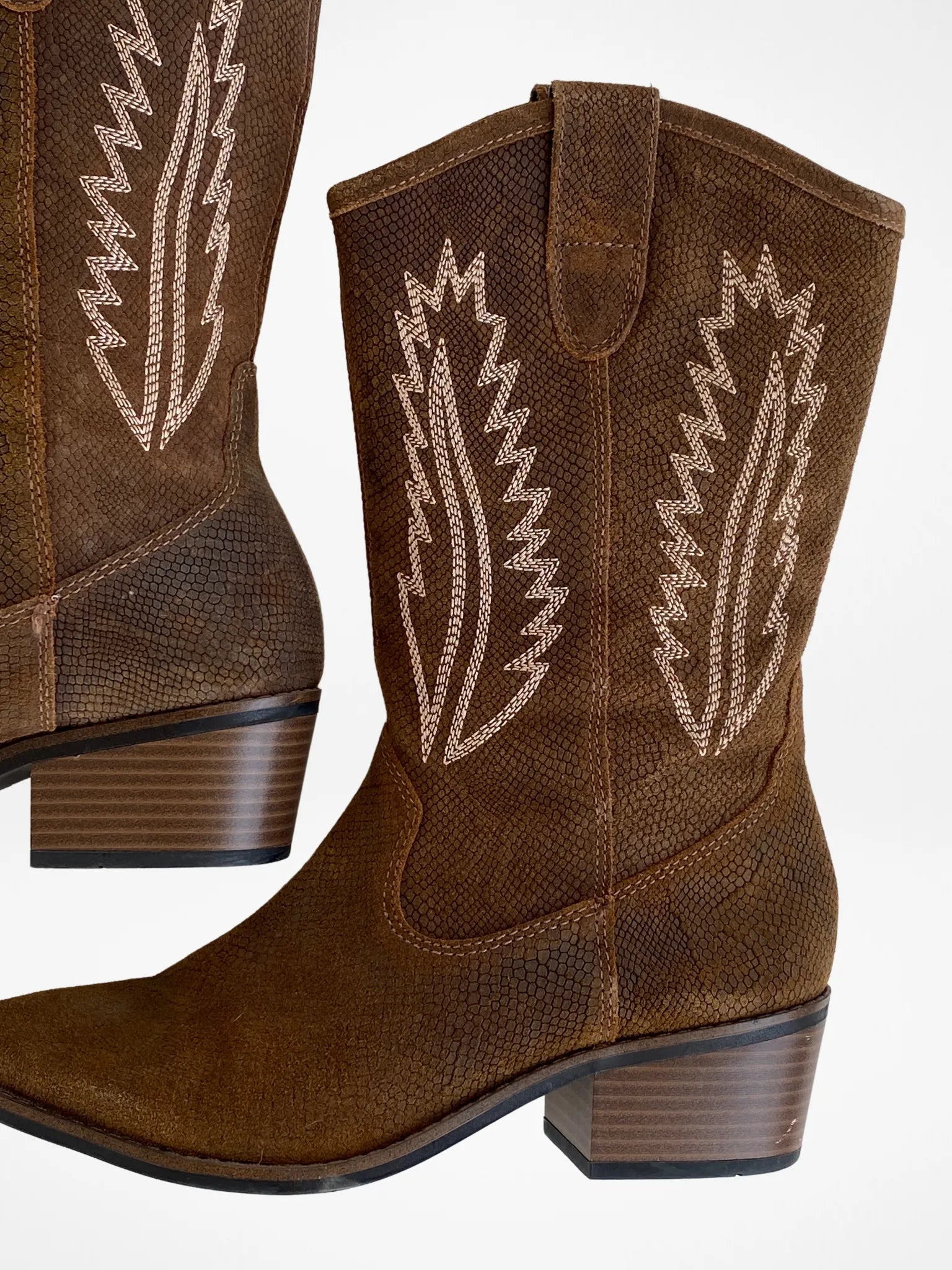 White Mountain Caraway Cowgirl Brown Genuine Leather Boots - 38EUR - Balagan Vintage Cowboy boots 00s, 90s, Boots, brown leather, cowboy, cowboy boots, shoes