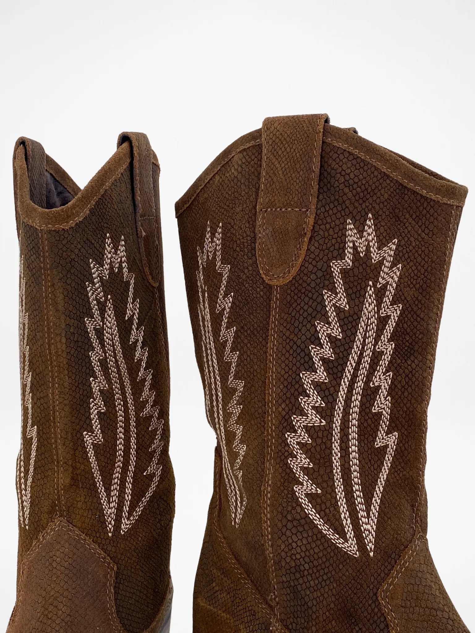 White Mountain Caraway Cowgirl Brown Genuine Leather Boots - 38EUR - Balagan Vintage Cowboy boots 00s, 90s, Boots, brown leather, cowboy, cowboy boots, shoes
