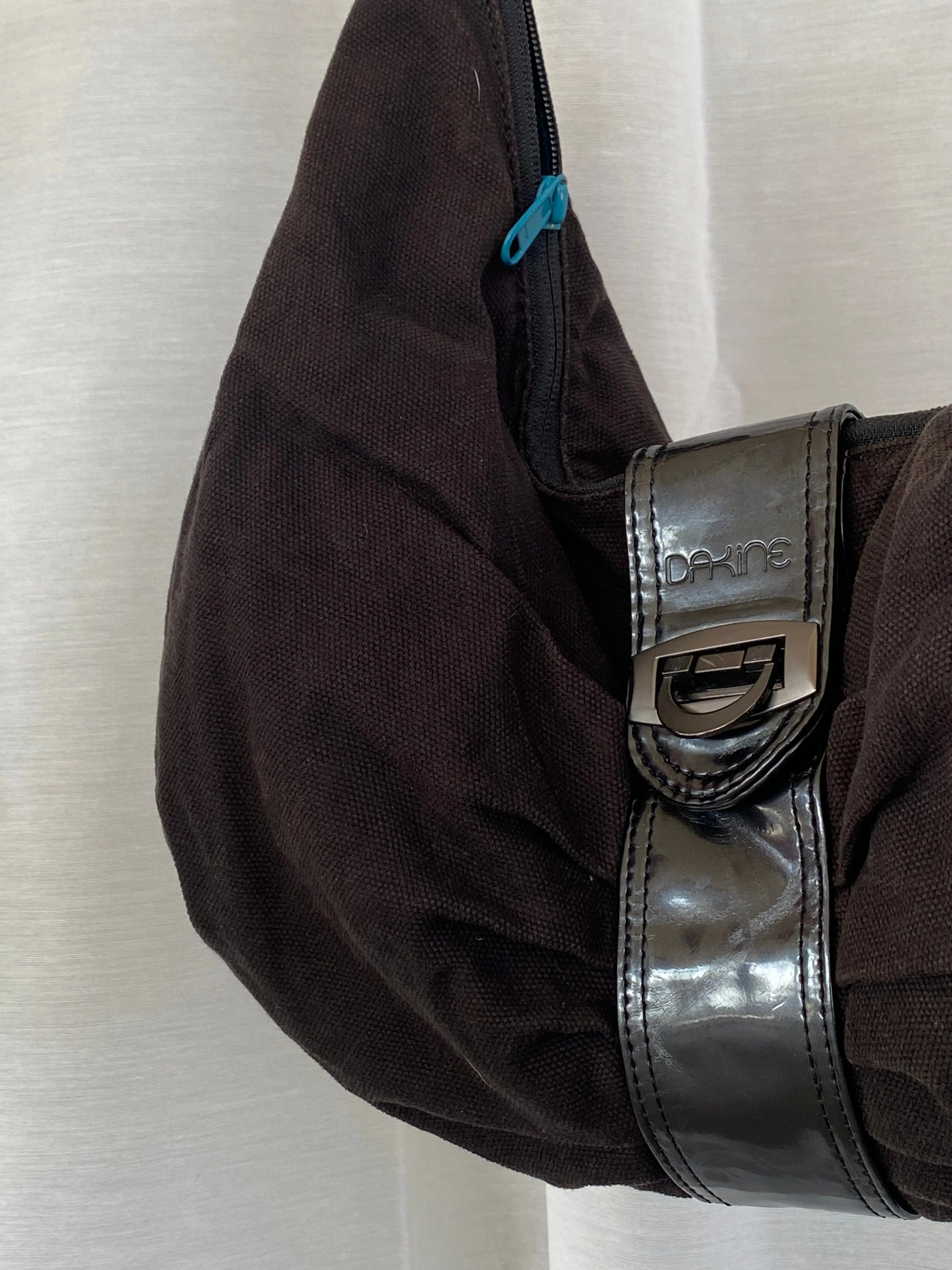 Y2K Dakine Hustle Black Women’s Shoulder Bag - Balagan Vintage Handbags 00s, 90s, bag, shoulder bag, Y2K