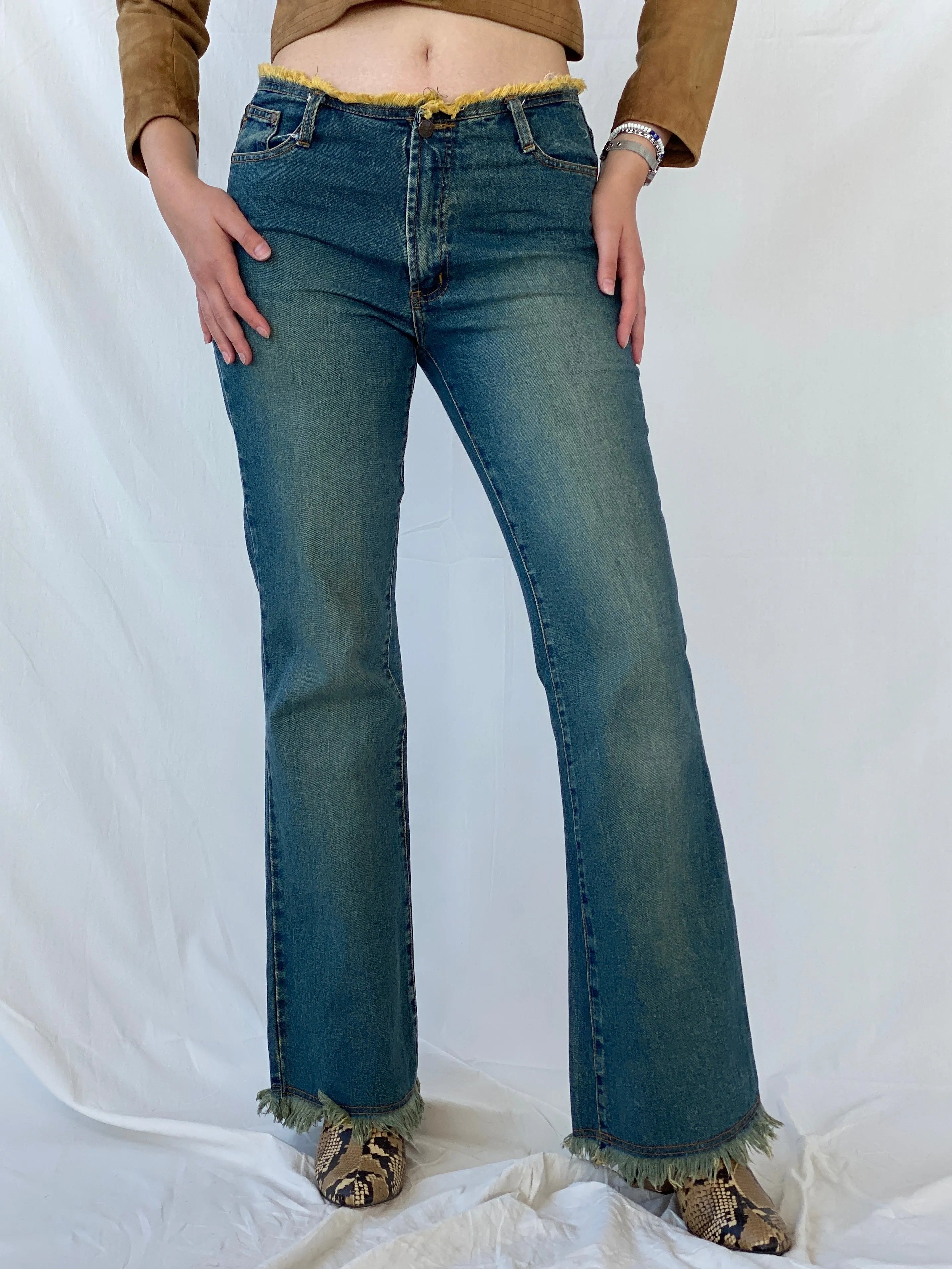 Y2K Jiawei Flared Mid-Rise Women’s Jeans - 40EUR - Balagan Vintage Jeans 00s, 90s, Ayah, denim, flare jeans, jeans