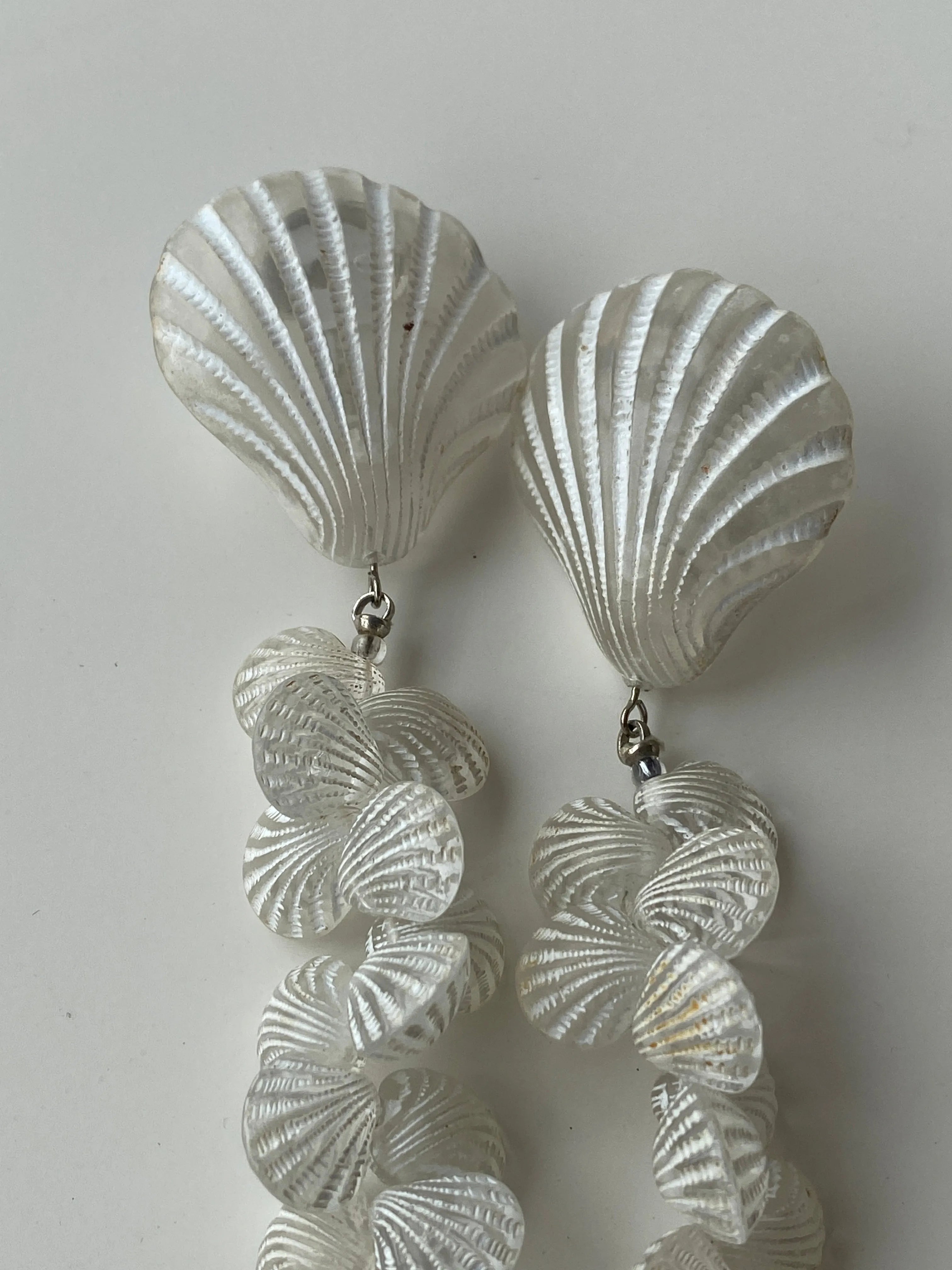 Y2K White Sea Shell Drop Earrings - Balagan Vintage Earrings 00s, 90s, Earrings