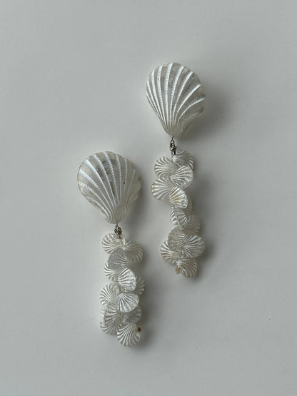 Y2K White Sea Shell Drop Earrings - Balagan Vintage Earrings 00s, 90s, Earrings