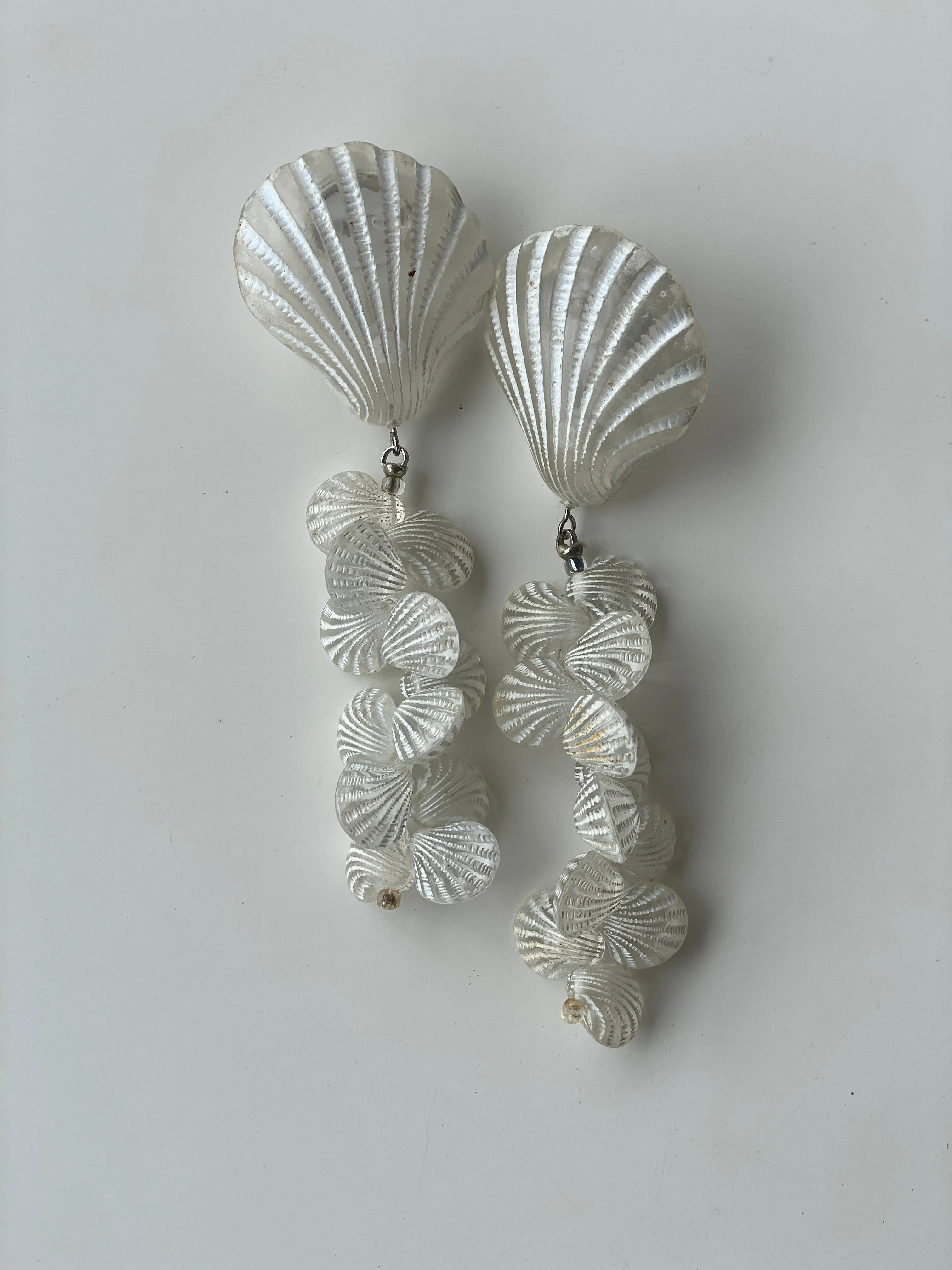 Y2K White Sea Shell Drop Earrings - Balagan Vintage Earrings 00s, 90s, Earrings